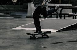 开云体育平台APP-盐湖城陷落，猛龙以铁血撕碎爵士，杰伦格林在质疑中加冕关键先生
