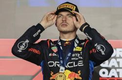 开云体育在线-阿斯顿马丁逆转迈凯伦，维斯塔潘统治全场的简单介绍