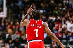 开云体育直播-火箭困境重重，哈登独木难支