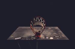 开云官方app入口-铁血马竞的战术交响曲，欧冠半决赛焦点战中，连续得分压制苏格兰风暴的战术密码