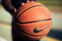 开云下载-铁血与艺术，法国男篮正面击溃安哥拉，马丁内利生涯之夜照亮巴黎奥运之路