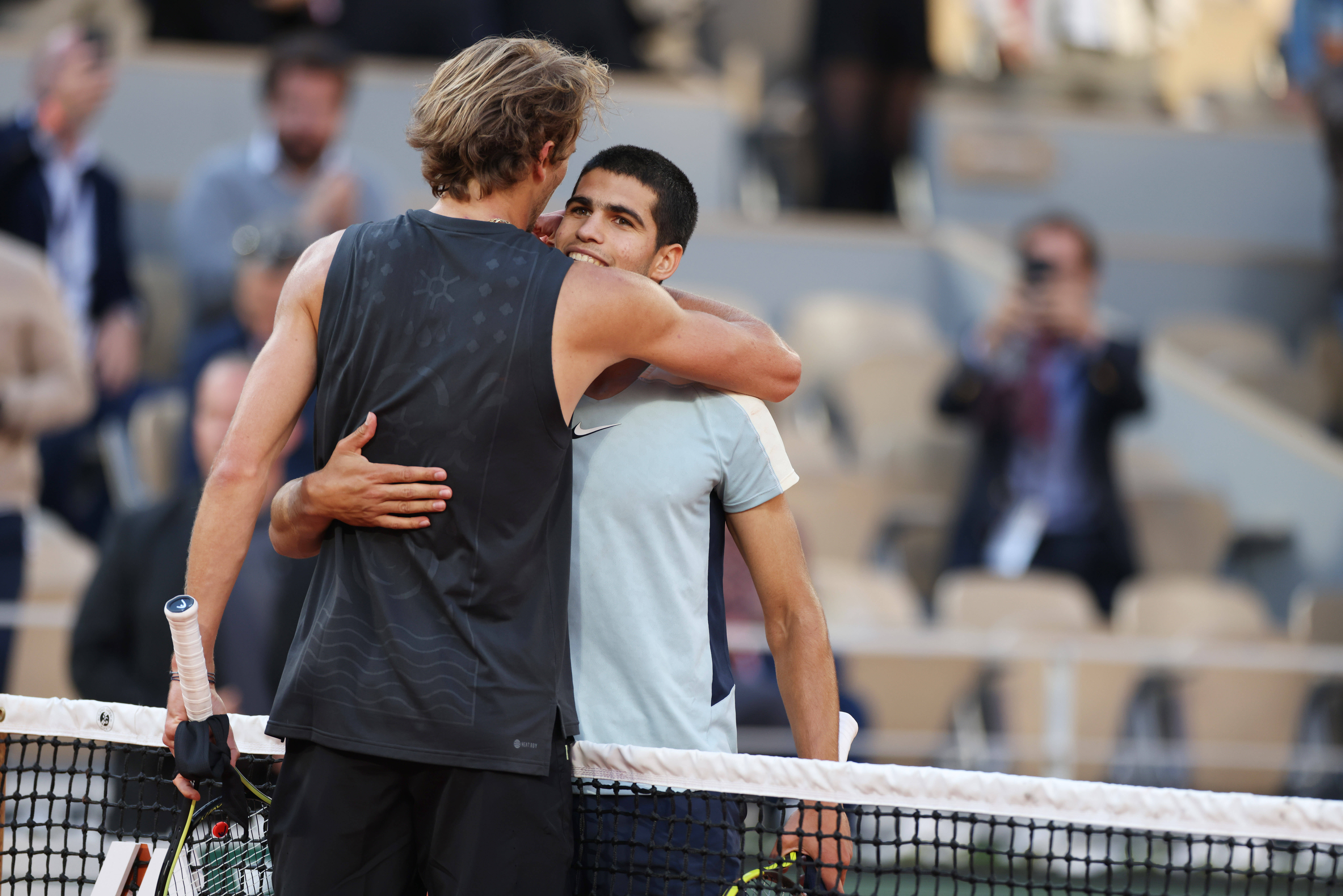 关于法国网球队翻盘世界网球队，兹维列夫惊艳世界的信息