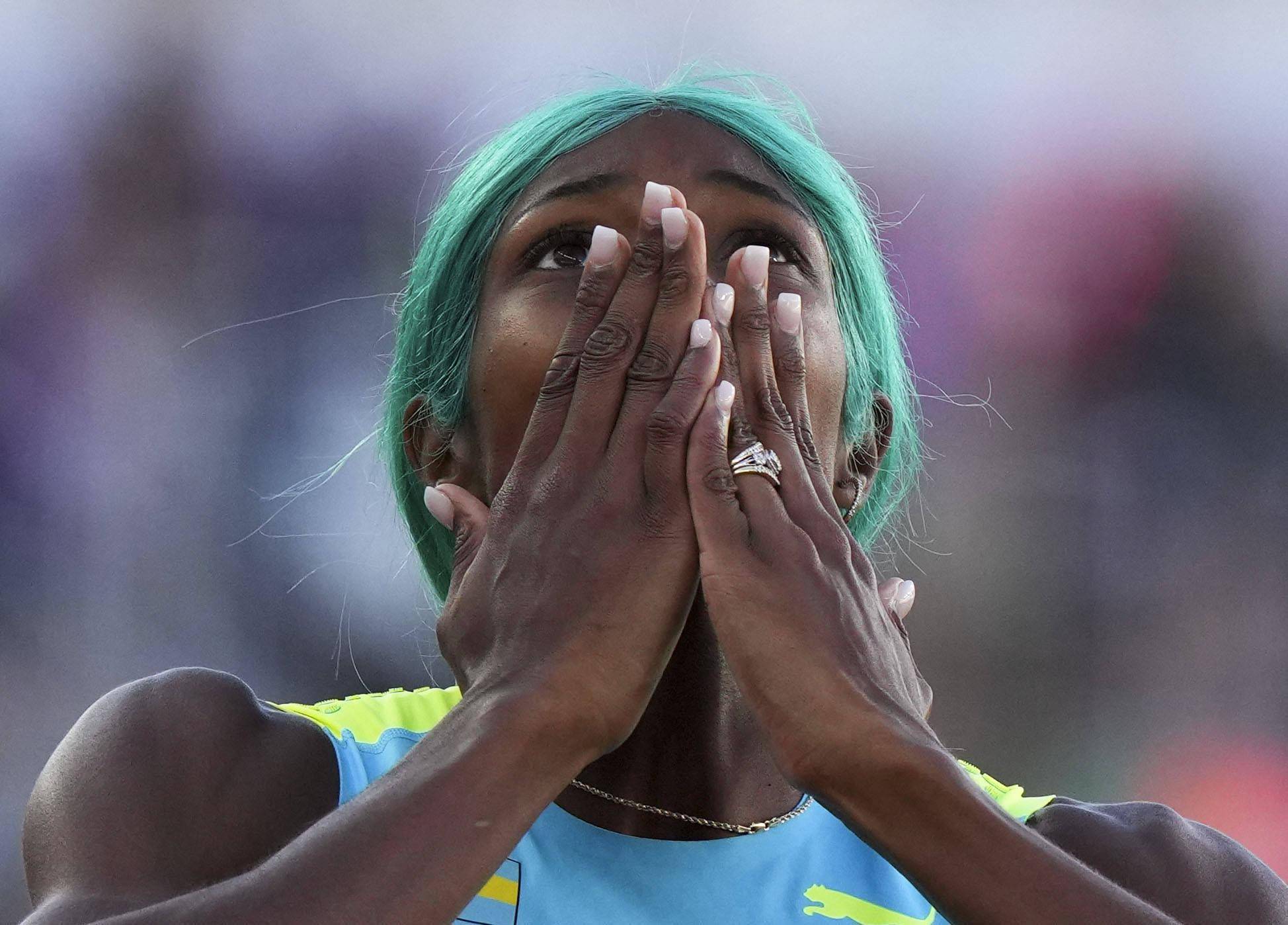 包含巴哈马选手再夺奖牌，无比开心的词条