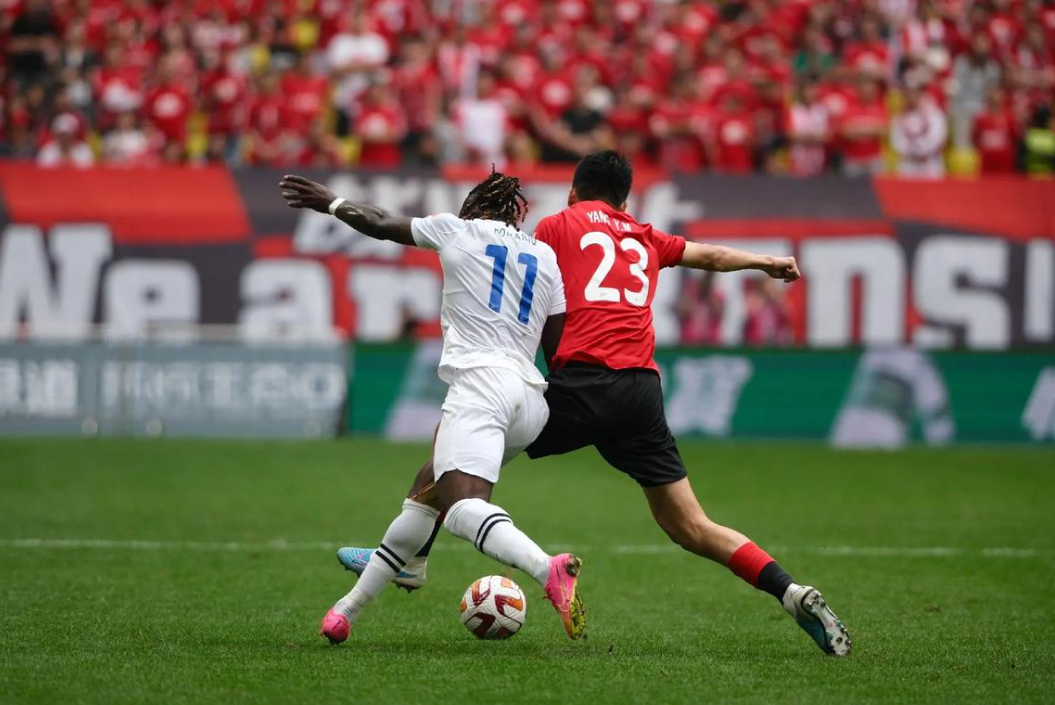 球队势如破竹,赢得了一场关键的赛事 球队势如破竹,赢得了一场关键的赛事