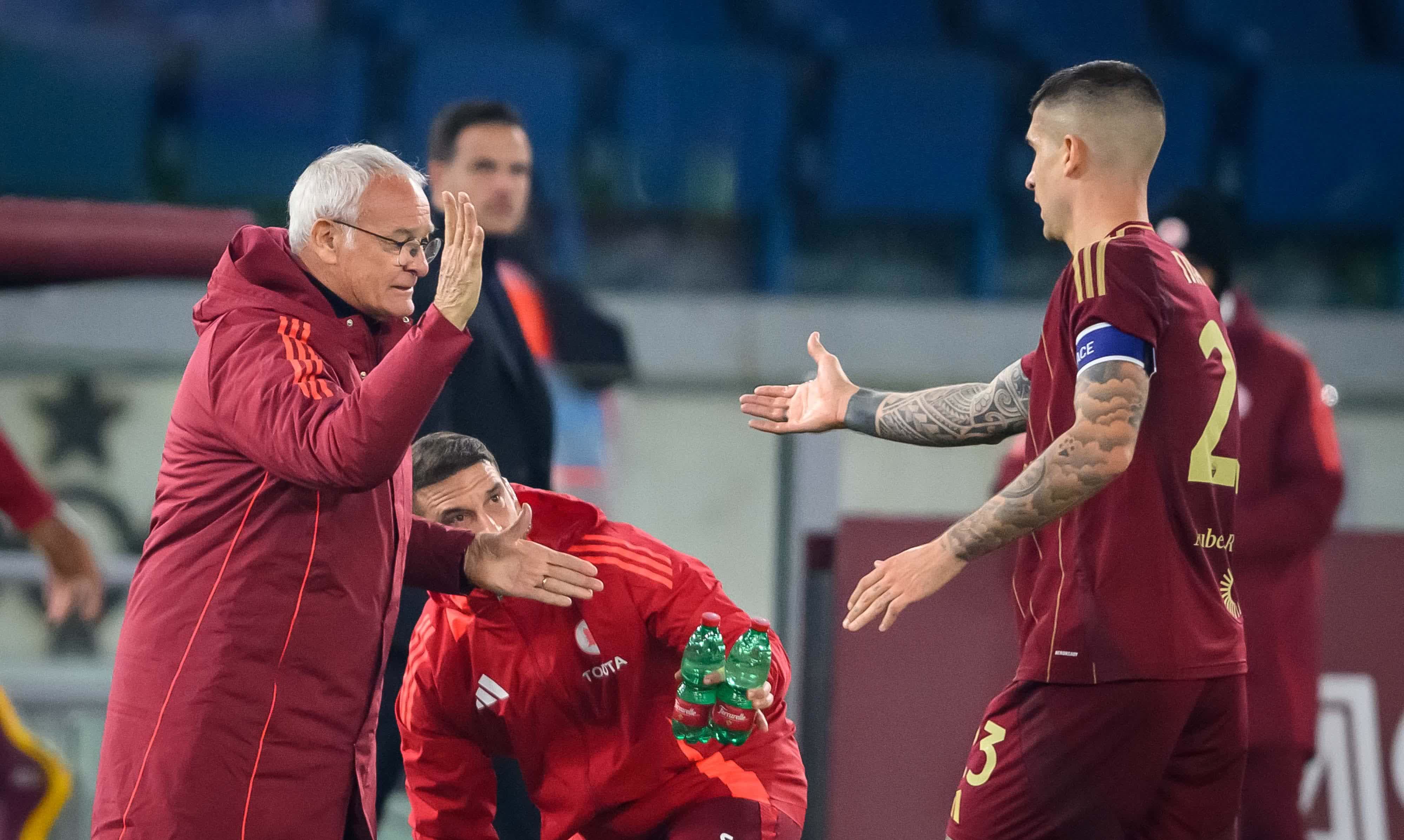 包含罗马让球小胜乌迪内斯，AC米兰创八大赛场消除的词条