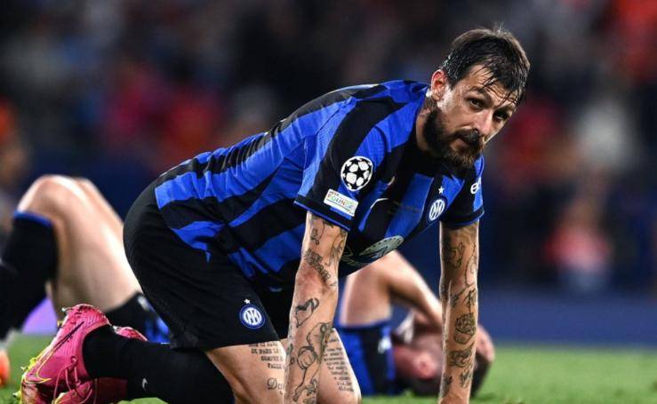 包含国米后卫因伤报销，球队战斗力受到影响的词条