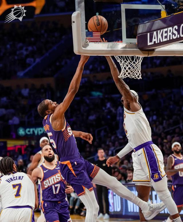 包含湖人内线控制力爆棚，战胜对手的词条