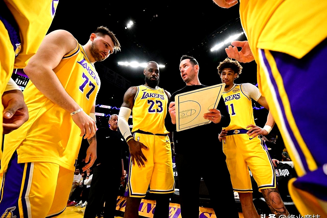 包含湖人内线控制力爆棚，战胜对手的词条