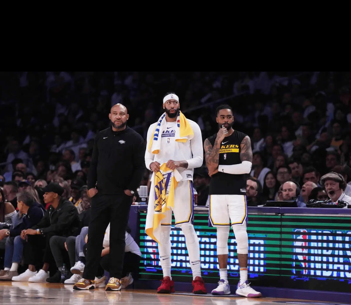 关于球员伤病困扰球队，如何调整战术成为新挑战的信息