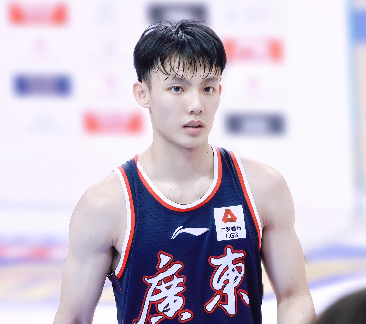 广西男篮主场迎胜，稳步前进