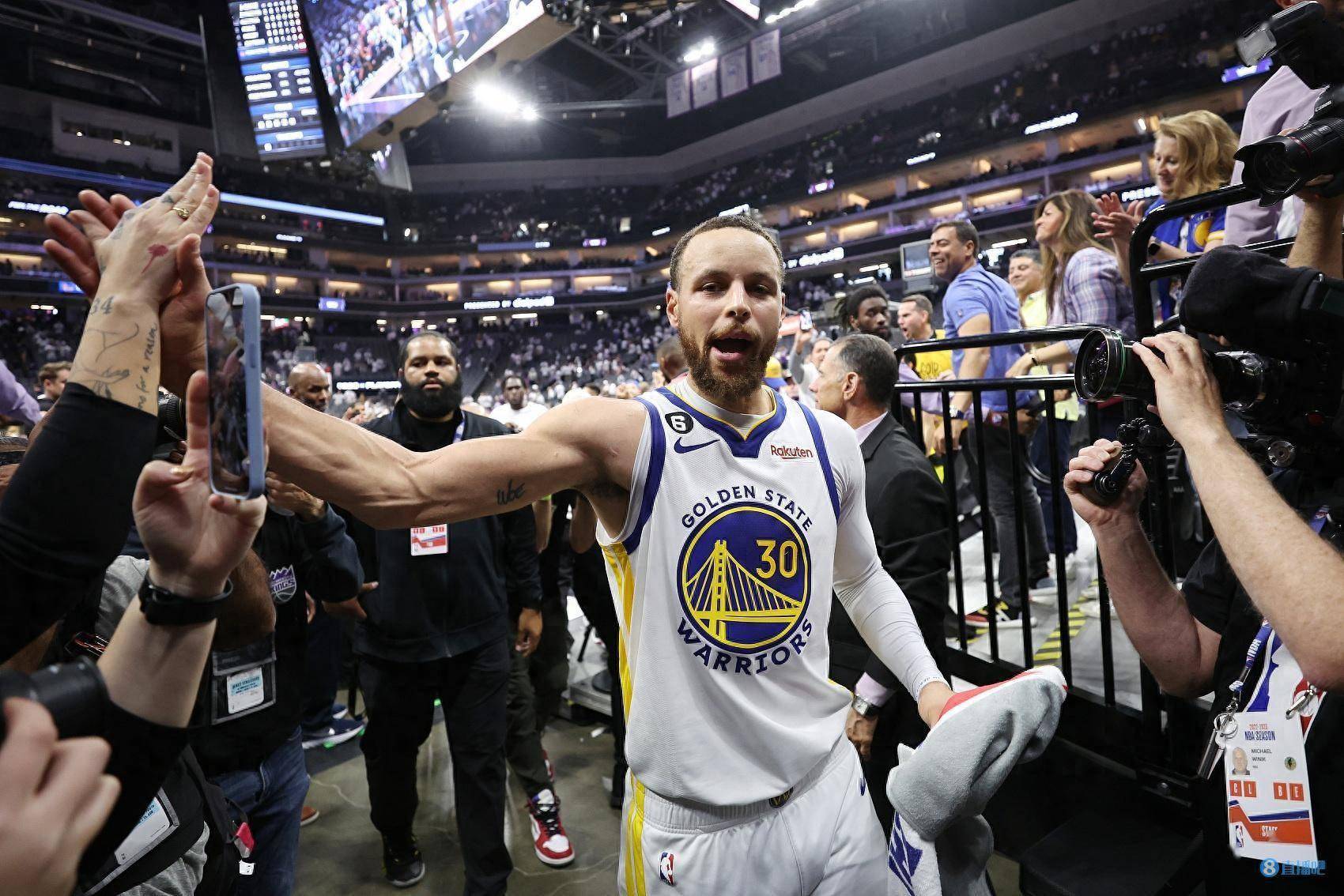 包含开拓者夺得客场三分，继续稳固联赛前三的词条