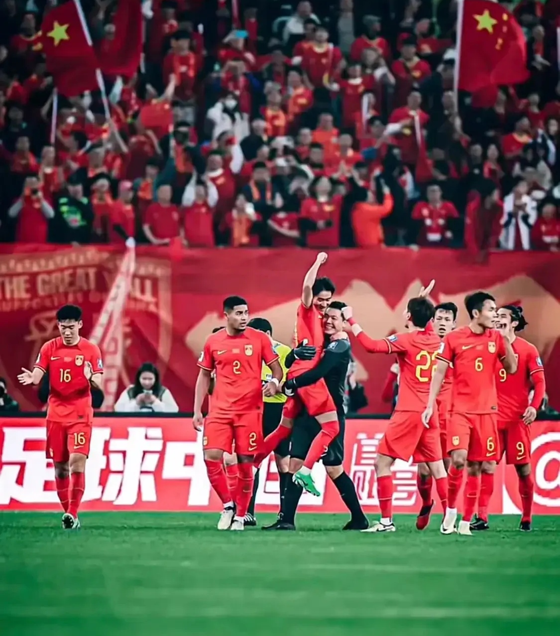 中国足球联赛最新动向：球队士气高昂，斩获胜利的简单介绍