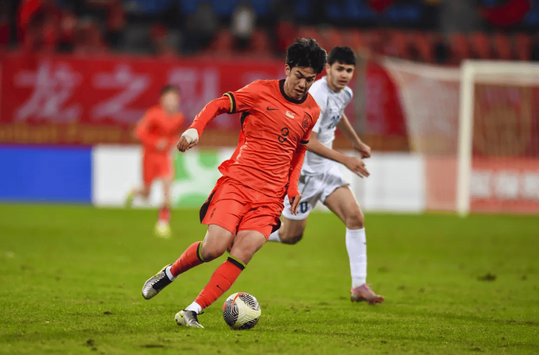 中国足球联赛最新动向：球队士气高昂，斩获胜利的简单介绍