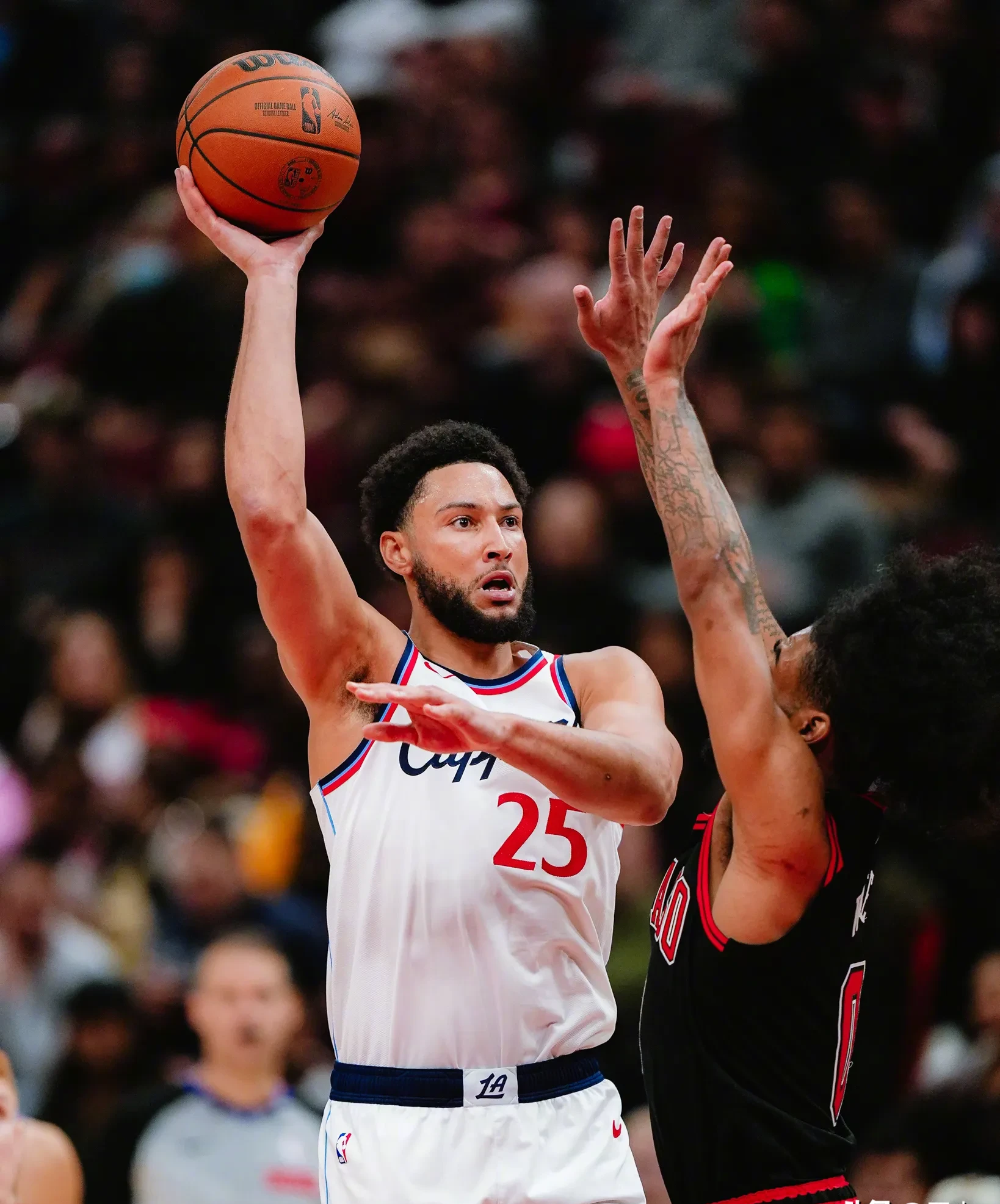 包含尼克斯客场获胜，西蒙斯突破得分的词条