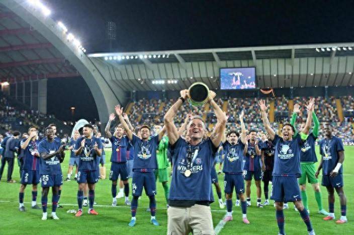 包含欧洲超级杯冠军诞生，巴塞罗那斩获赛事桂冠的词条