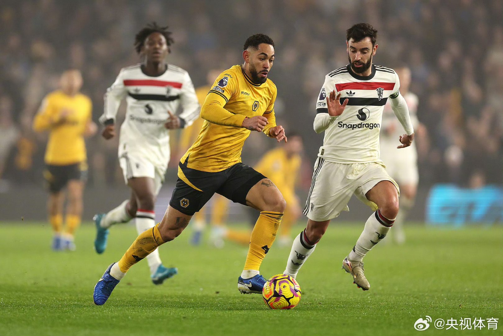 曼联客场战胜南安普顿,继续保持英超领先位置 曼联客场战胜南安普顿,继续保持英超领先位置