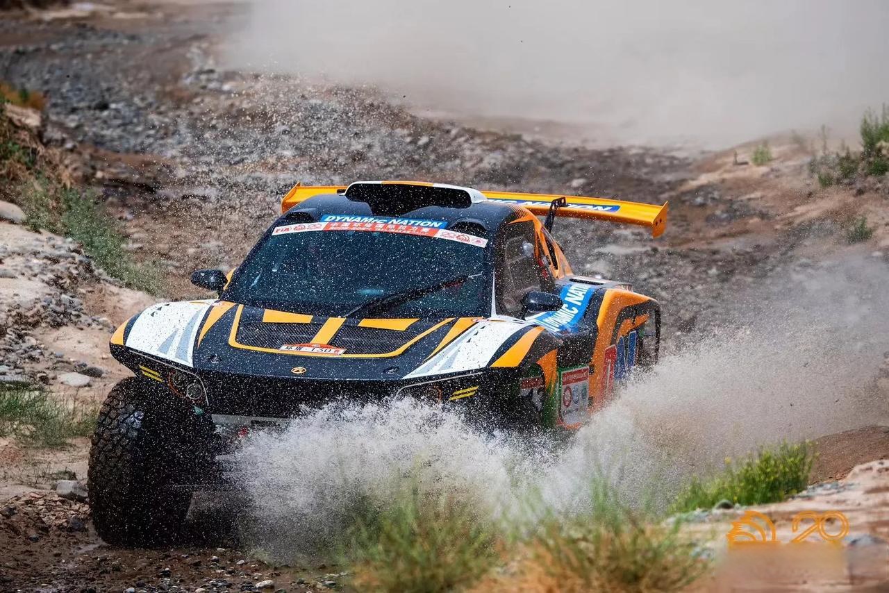 包含雷诺车队翻盘索伯车队，诺里斯点燃赛场的词条