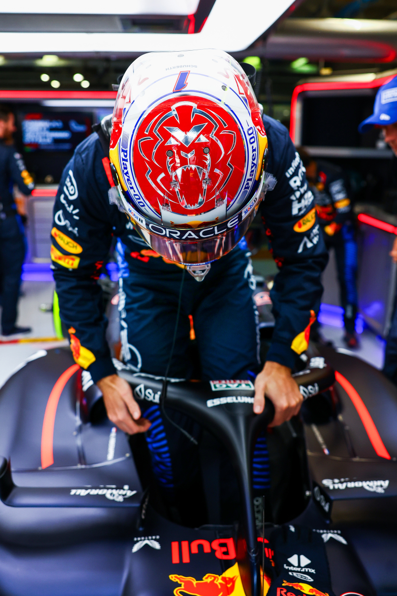 包含雷诺车队力克红牛二队，皮亚斯特里高光表现的词条