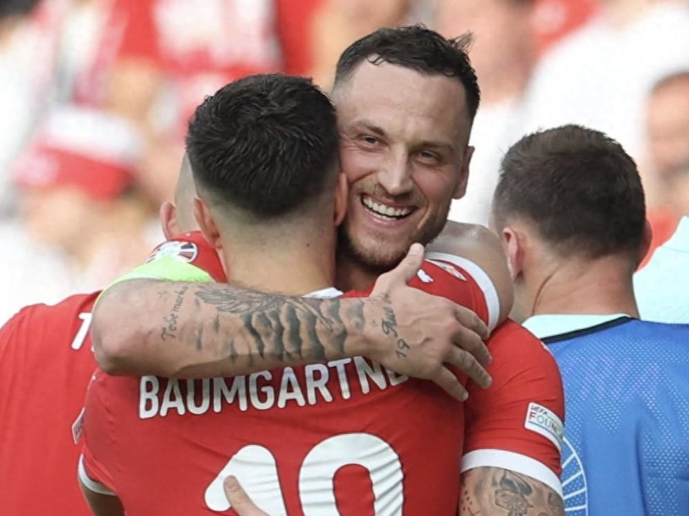 包含波兰乒乓球队绝杀奥地利乒乓球队，波尔完成帽子戏法的词条