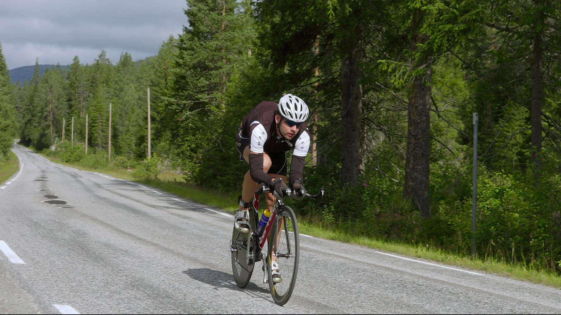 篮网狂胜浙江队，布克节奏完全掌控，一场跨洋篮球的战术启示