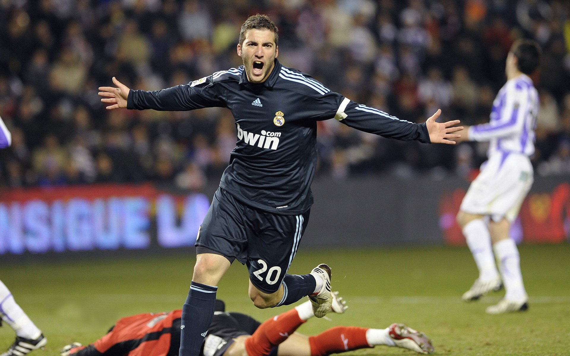 中场魔术师与战术手术刀，莫德里奇如何彻底打穿智利防线