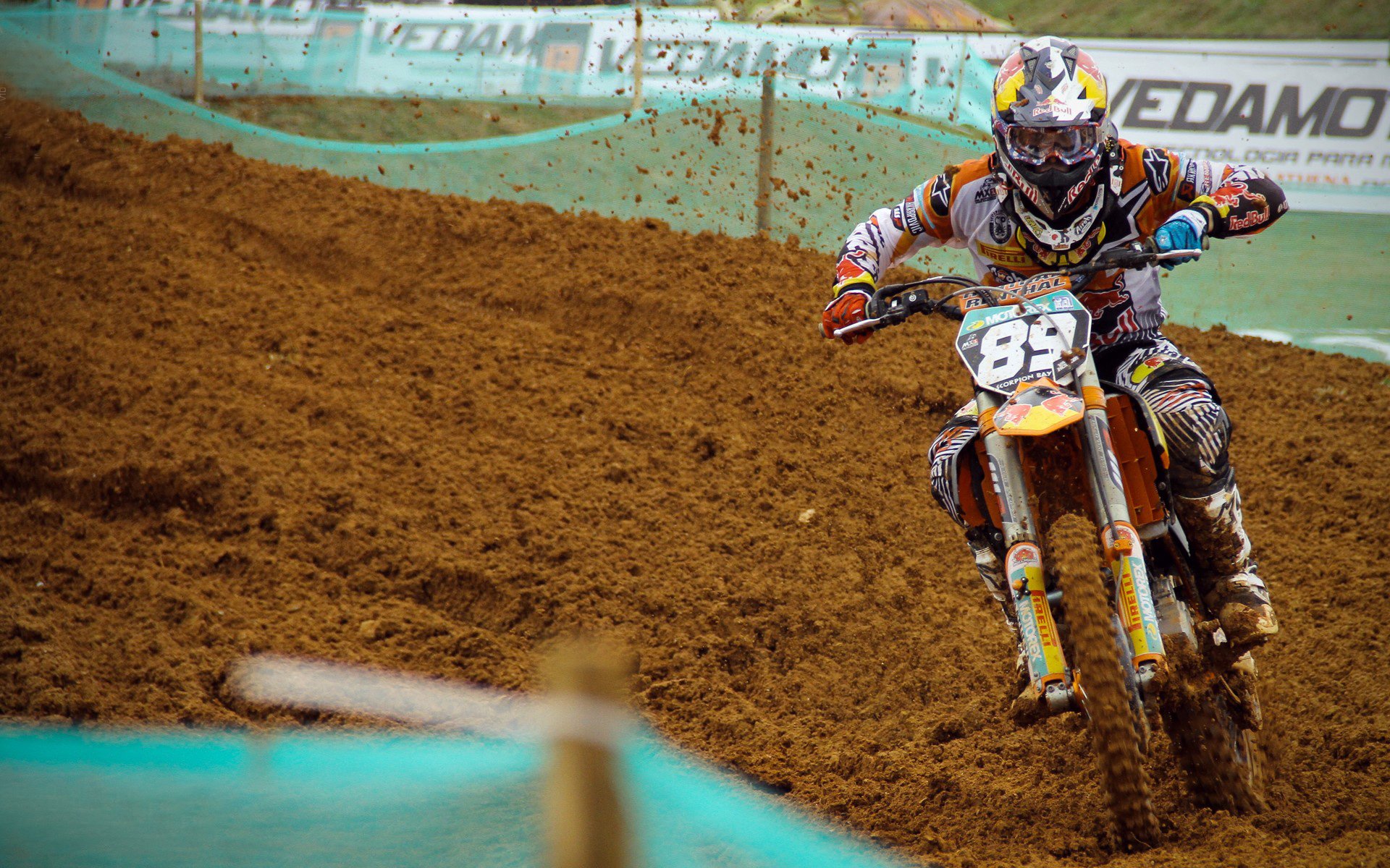 赛道与球场，F1新赛季揭幕战与掘金压制浙江的双重奏